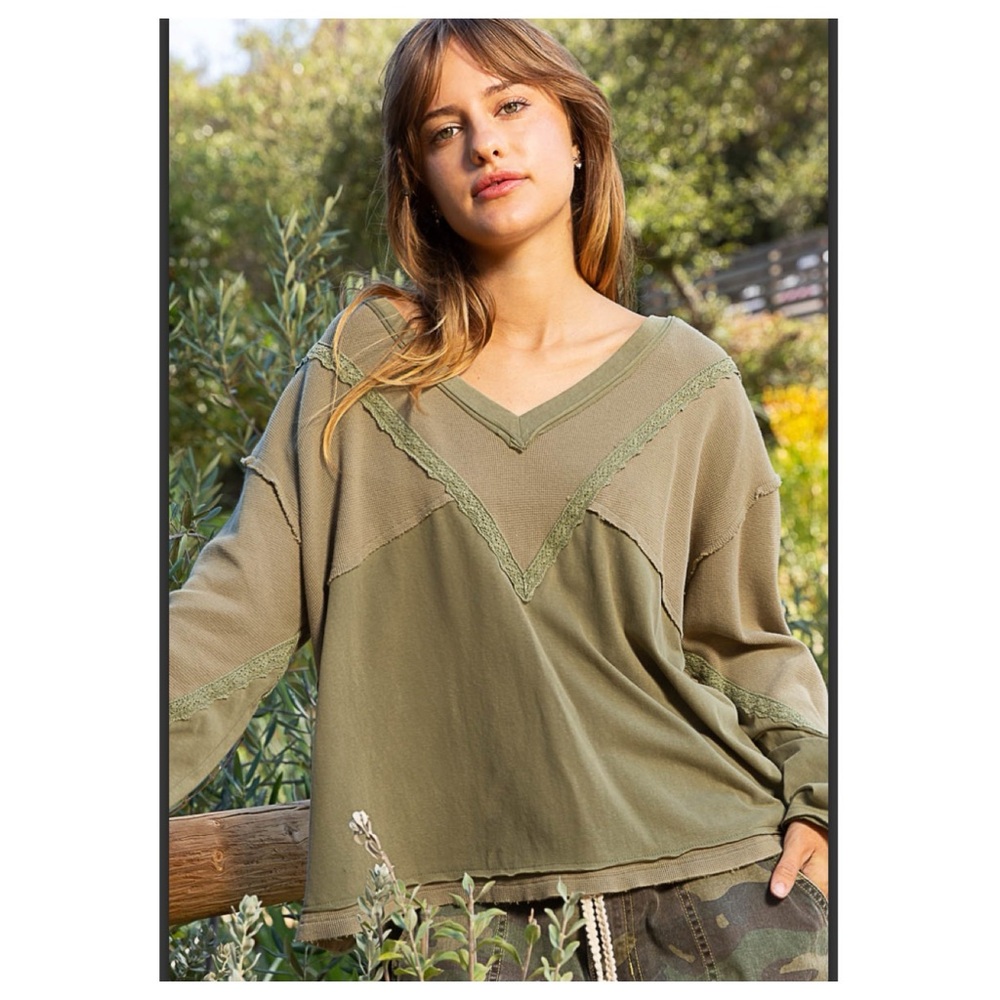 $35 start 281 🖤POL V neck lace trim olive top - Picture 2 of 11